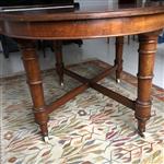 Elegante mahoniehouten ovale tafel op wieltjes